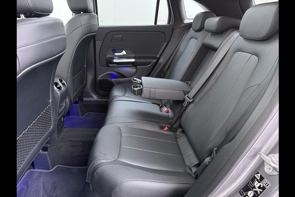 Mercedes-Benz GLA 200 Luxury // Panorama dak // Distronic // Memory Stoelen // MultiBeam LED // Rijassistentie pakket // Sfeerverlichting // Camer