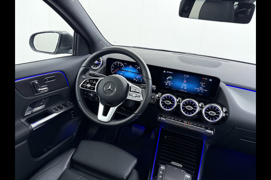 Mercedes-Benz GLA 200 Luxury // Panorama dak // Distronic // Memory Stoelen // MultiBeam LED // Rijassistentie pakket // Sfeerverlichting // Camer