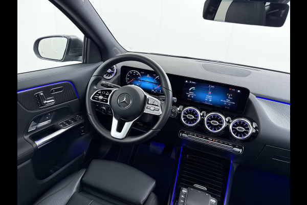 Mercedes-Benz GLA 200 Luxury // Panorama dak // Distronic // Memory Stoelen // MultiBeam LED // Rijassistentie pakket // Sfeerverlichting // Camer