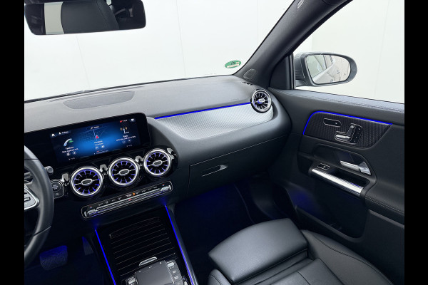 Mercedes-Benz GLA 200 Luxury // Panorama dak // Distronic // Memory Stoelen // MultiBeam LED // Rijassistentie pakket // Sfeerverlichting // Camer