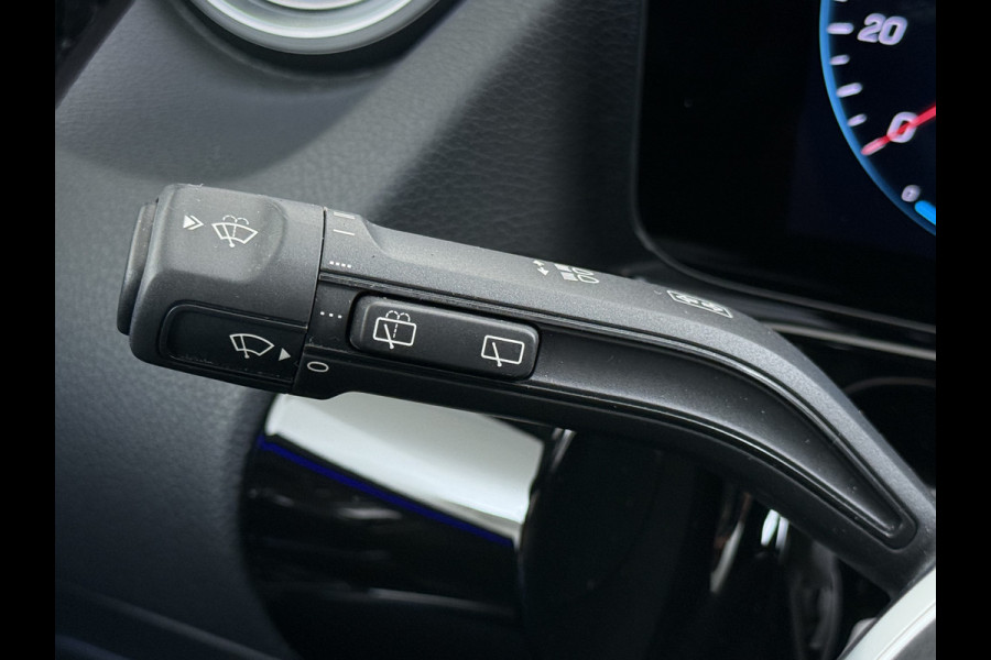 Mercedes-Benz GLA 200 Luxury // Panorama dak // Distronic // Memory Stoelen // MultiBeam LED // Rijassistentie pakket // Sfeerverlichting // Camer