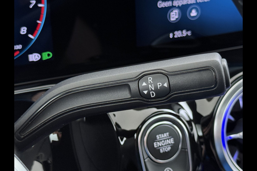 Mercedes-Benz GLA 200 Luxury // Panorama dak // Distronic // Memory Stoelen // MultiBeam LED // Rijassistentie pakket // Sfeerverlichting // Camer