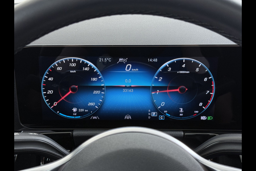 Mercedes-Benz GLA 200 Luxury // Panorama dak // Distronic // Memory Stoelen // MultiBeam LED // Rijassistentie pakket // Sfeerverlichting // Camer