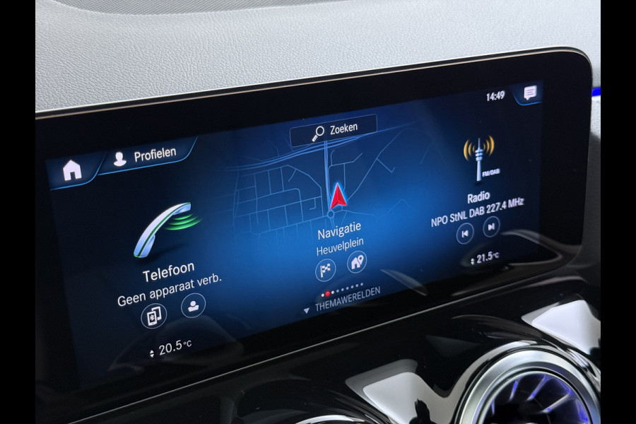 Mercedes-Benz GLA 200 Luxury // Panorama dak // Distronic // Memory Stoelen // MultiBeam LED // Rijassistentie pakket // Sfeerverlichting // Camer