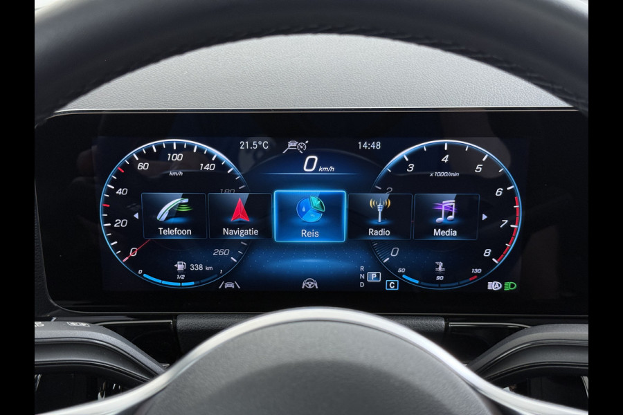 Mercedes-Benz GLA 200 Luxury // Panorama dak // Distronic // Memory Stoelen // MultiBeam LED // Rijassistentie pakket // Sfeerverlichting // Camer