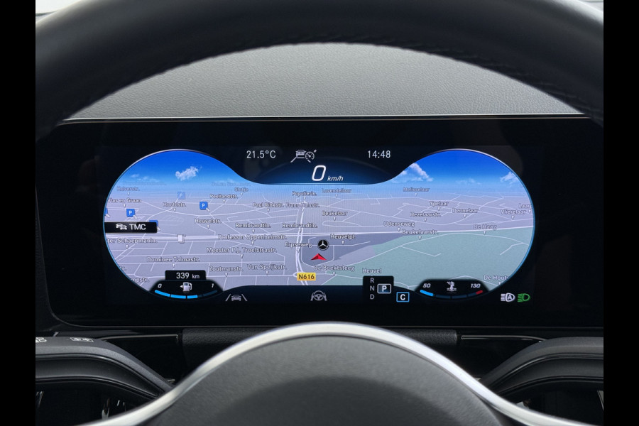 Mercedes-Benz GLA 200 Luxury // Panorama dak // Distronic // Memory Stoelen // MultiBeam LED // Rijassistentie pakket // Sfeerverlichting // Camer