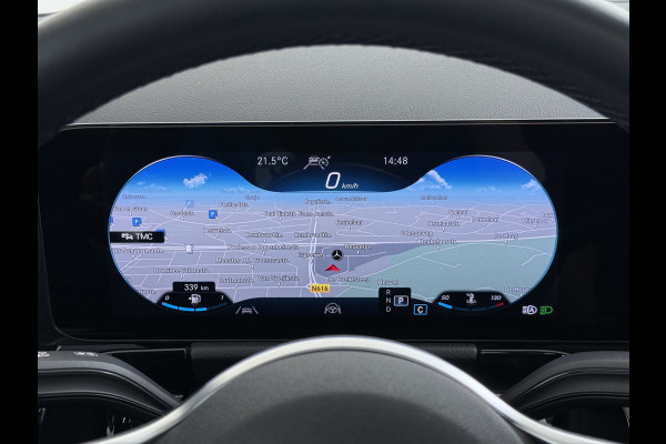 Mercedes-Benz GLA 200 Luxury // Panorama dak // Distronic // Memory Stoelen // MultiBeam LED // Rijassistentie pakket // Sfeerverlichting // Camer
