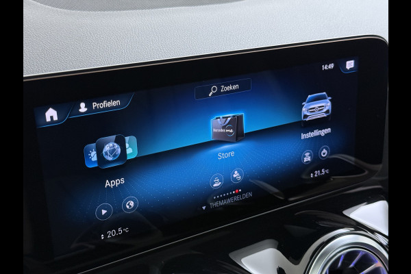Mercedes-Benz GLA 200 Luxury // Panorama dak // Distronic // Memory Stoelen // MultiBeam LED // Rijassistentie pakket // Sfeerverlichting // Camer
