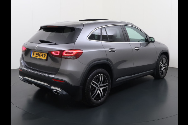 Mercedes-Benz GLA 200 Luxury // Panorama dak // Distronic // Memory Stoelen // MultiBeam LED // Rijassistentie pakket // Sfeerverlichting // Camer