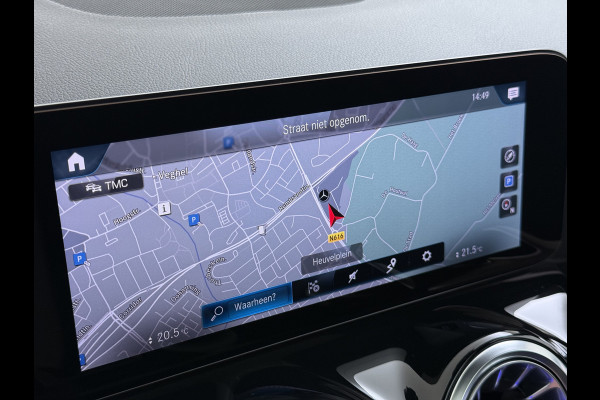 Mercedes-Benz GLA 200 Luxury // Panorama dak // Distronic // Memory Stoelen // MultiBeam LED // Rijassistentie pakket // Sfeerverlichting // Camer