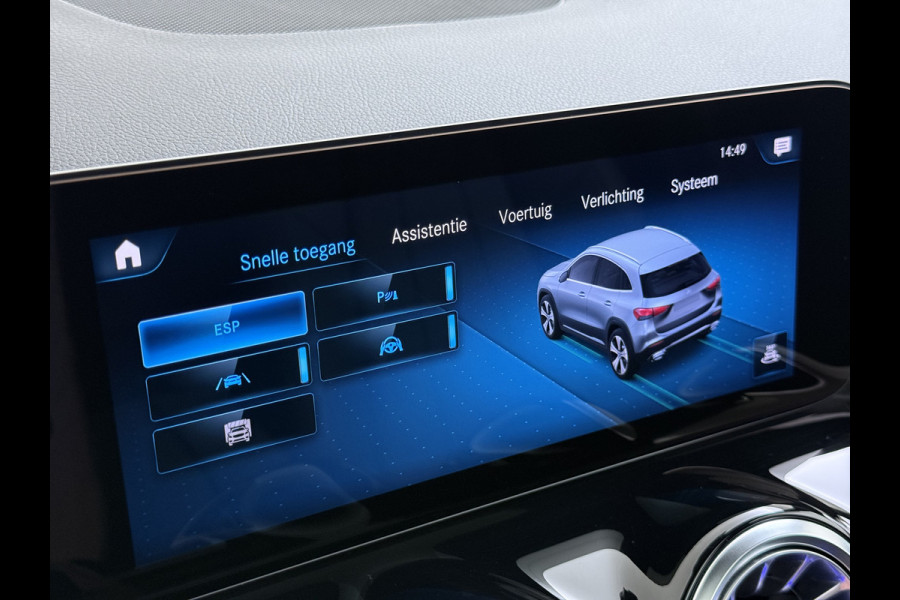 Mercedes-Benz GLA 200 Luxury // Panorama dak // Distronic // Memory Stoelen // MultiBeam LED // Rijassistentie pakket // Sfeerverlichting // Camer