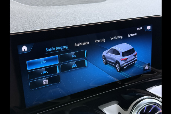 Mercedes-Benz GLA 200 Luxury // Panorama dak // Distronic // Memory Stoelen // MultiBeam LED // Rijassistentie pakket // Sfeerverlichting // Camer