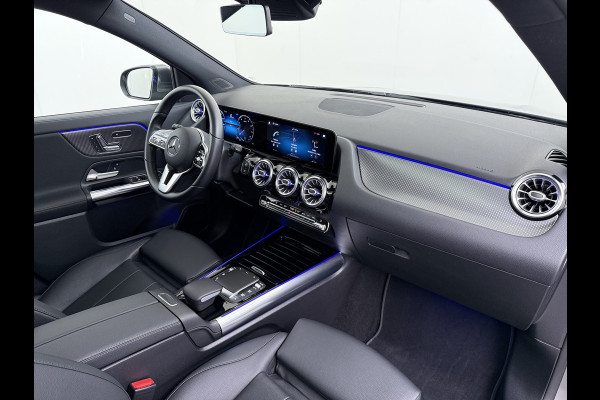 Mercedes-Benz GLA 200 Luxury // Panorama dak // Distronic // Memory Stoelen // MultiBeam LED // Rijassistentie pakket // Sfeerverlichting // Camer