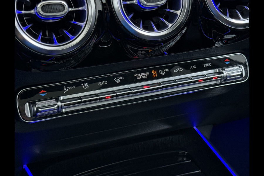 Mercedes-Benz GLA 200 Luxury // Panorama dak // Distronic // Memory Stoelen // MultiBeam LED // Rijassistentie pakket // Sfeerverlichting // Camer