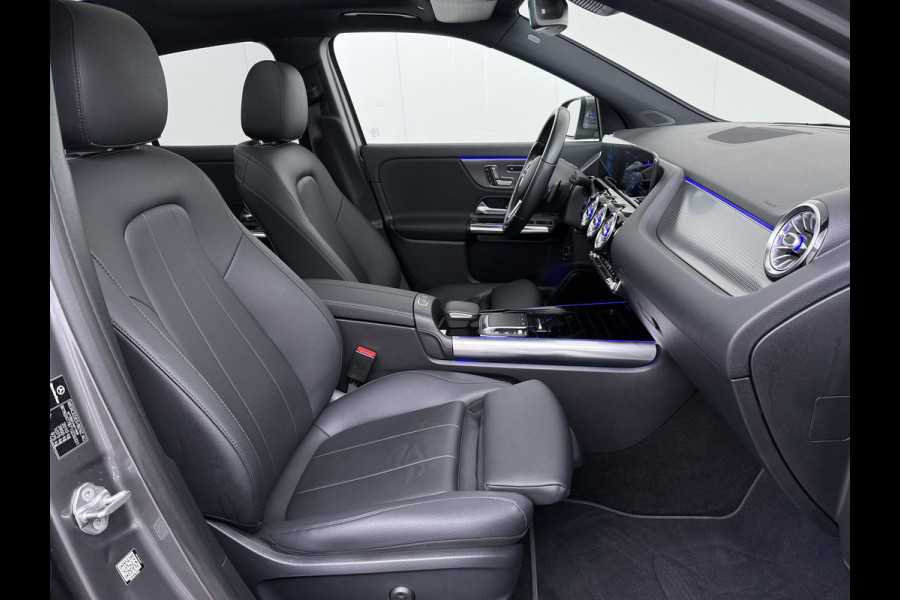 Mercedes-Benz GLA 200 Luxury // Panorama dak // Distronic // Memory Stoelen // MultiBeam LED // Rijassistentie pakket // Sfeerverlichting // Camer