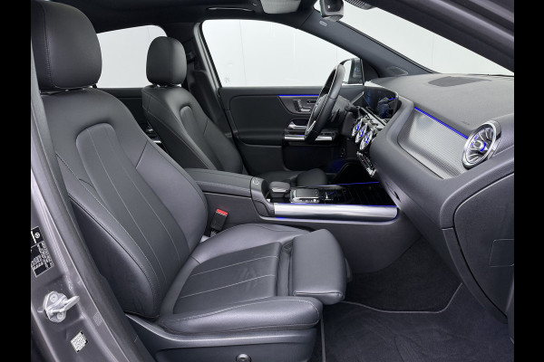 Mercedes-Benz GLA 200 Luxury // Panorama dak // Distronic // Memory Stoelen // MultiBeam LED // Rijassistentie pakket // Sfeerverlichting // Camer