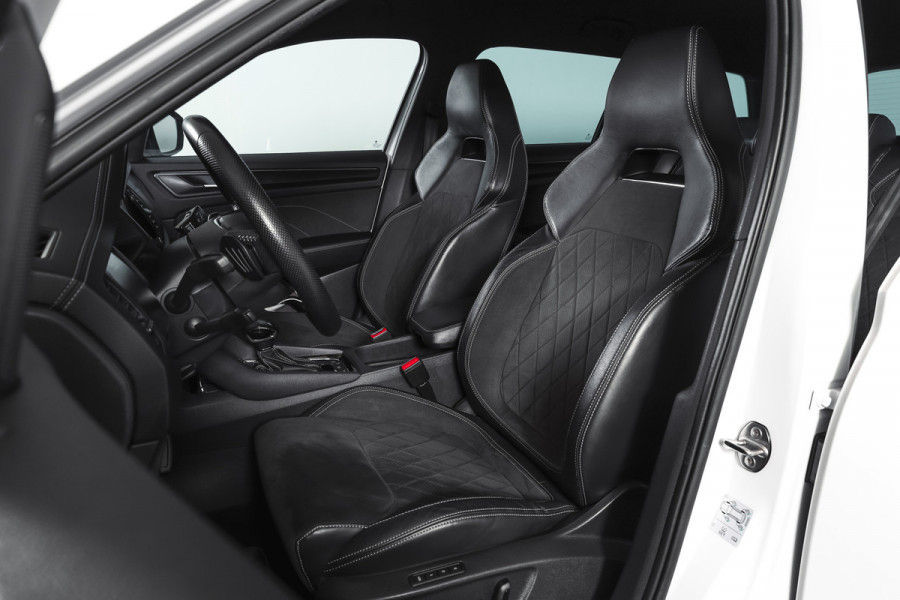 Škoda Kodiaq 1.5 TSI 150 PK Sportline Business Orig. NL | Elek. Trekhaak | Dig. Cockpit | Adapt. Cruise | Stoelverw. | PDC | Camera | NAV + App. Connect | ECC | Elek. Klep | LM 19" |