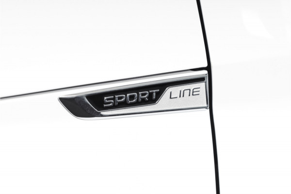Škoda Kodiaq 1.5 TSI 150 PK Sportline Business Orig. NL | Elek. Trekhaak | Dig. Cockpit | Adapt. Cruise | Stoelverw. | PDC | Camera | NAV + App. Connect | ECC | Elek. Klep | LM 19" |