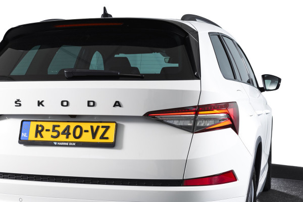 Škoda Kodiaq 1.5 TSI 150 PK Sportline Business Orig. NL | Elek. Trekhaak | Dig. Cockpit | Adapt. Cruise | Stoelverw. | PDC | Camera | NAV + App. Connect | ECC | Elek. Klep | LM 19" |
