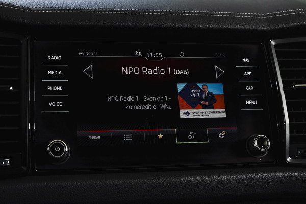 Škoda Kodiaq 1.5 TSI 150 PK Sportline Business Orig. NL | Elek. Trekhaak | Dig. Cockpit | Adapt. Cruise | Stoelverw. | PDC | Camera | NAV + App. Connect | ECC | Elek. Klep | LM 19" |