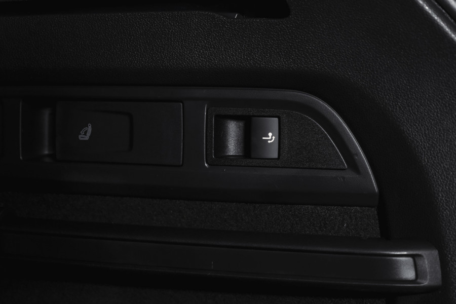 Škoda Kodiaq 1.5 TSI 150 PK Sportline Business Orig. NL | Elek. Trekhaak | Dig. Cockpit | Adapt. Cruise | Stoelverw. | PDC | Camera | NAV + App. Connect | ECC | Elek. Klep | LM 19" |