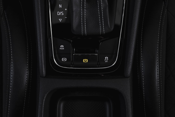 Škoda Kodiaq 1.5 TSI 150 PK Sportline Business Orig. NL | Elek. Trekhaak | Dig. Cockpit | Adapt. Cruise | Stoelverw. | PDC | Camera | NAV + App. Connect | ECC | Elek. Klep | LM 19" |