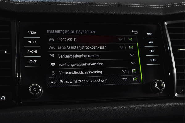 Škoda Kodiaq 1.5 TSI 150 PK Sportline Business Orig. NL | Elek. Trekhaak | Dig. Cockpit | Adapt. Cruise | Stoelverw. | PDC | Camera | NAV + App. Connect | ECC | Elek. Klep | LM 19" |