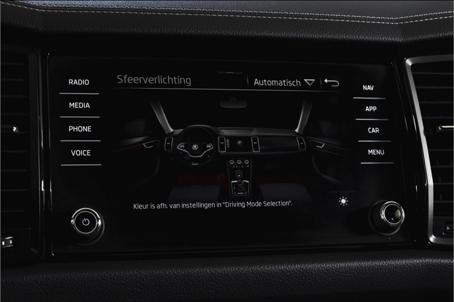 Škoda Kodiaq 1.5 TSI 150 PK Sportline Business Orig. NL | Elek. Trekhaak | Dig. Cockpit | Adapt. Cruise | Stoelverw. | PDC | Camera | NAV + App. Connect | ECC | Elek. Klep | LM 19" |