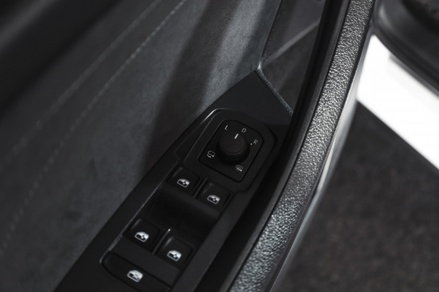 Škoda Kodiaq 1.5 TSI 150 PK Sportline Business Orig. NL | Elek. Trekhaak | Dig. Cockpit | Adapt. Cruise | Stoelverw. | PDC | Camera | NAV + App. Connect | ECC | Elek. Klep | LM 19" |