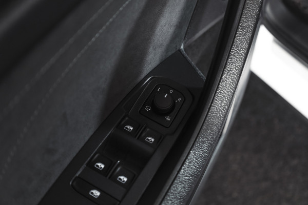 Škoda Kodiaq 1.5 TSI 150 PK Sportline Business Orig. NL | Elek. Trekhaak | Dig. Cockpit | Adapt. Cruise | Stoelverw. | PDC | Camera | NAV + App. Connect | ECC | Elek. Klep | LM 19" |
