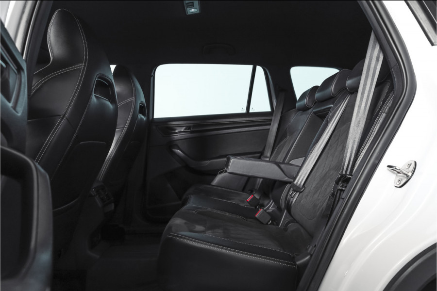Škoda Kodiaq 1.5 TSI 150 PK Sportline Business Orig. NL | Elek. Trekhaak | Dig. Cockpit | Adapt. Cruise | Stoelverw. | PDC | Camera | NAV + App. Connect | ECC | Elek. Klep | LM 19" |