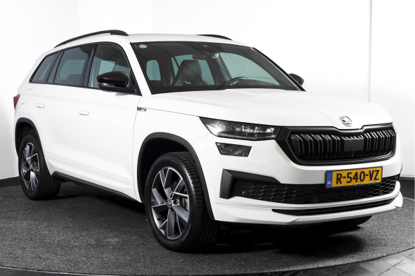 Škoda Kodiaq 1.5 TSI 150 PK Sportline Business Orig. NL | Elek. Trekhaak | Dig. Cockpit | Adapt. Cruise | Stoelverw. | PDC | Camera | NAV + App. Connect | ECC | Elek. Klep | LM 19" |