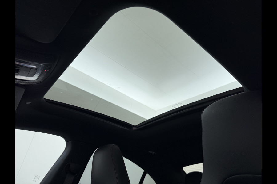 Mercedes-Benz CLA-Klasse AUT-7 AMG Business Solution Pano-dak Camera Widescreen Apple Carplay Android Auto Navi Pdc Cruise Control Stoelverwarming Privacy Glas Lmv Led DAB Licht en zichtpakket Premium pakket Dealeronderhouden 1e Eigenaar Origineel Nederlandse Auto