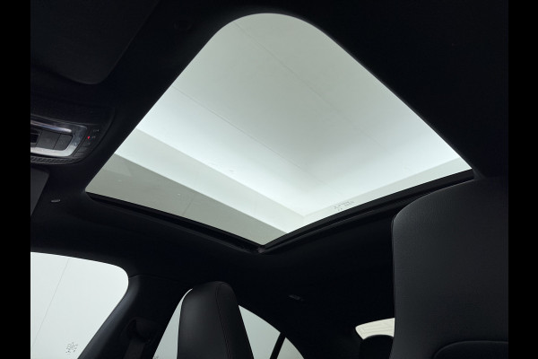 Mercedes-Benz CLA-Klasse AUT-7 AMG Business Solution Pano-dak Camera Widescreen Apple Carplay Android Auto Navi Pdc Cruise Control Stoelverwarming Privacy Glas Lmv Led DAB Licht en zichtpakket Premium pakket Dealeronderhouden 1e Eigenaar Origineel Nederlandse Auto