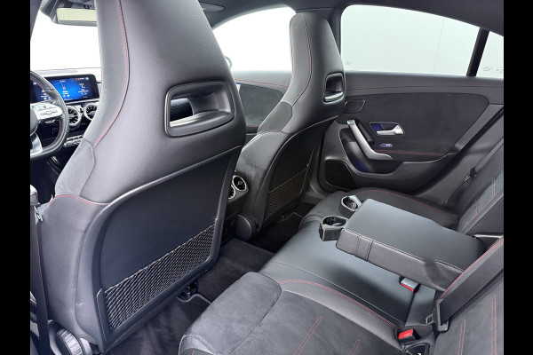 Mercedes-Benz CLA-Klasse AUT-7 AMG Business Solution Pano-dak Camera Widescreen Apple Carplay Android Auto Navi Pdc Cruise Control Stoelverwarming Privacy Glas Lmv Led DAB Licht en zichtpakket Premium pakket Dealeronderhouden 1e Eigenaar Origineel Nederlandse Auto