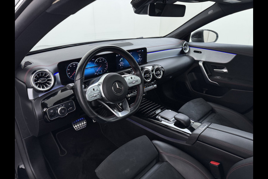 Mercedes-Benz CLA-Klasse AUT-7 AMG Business Solution Pano-dak Camera Widescreen Apple Carplay Android Auto Navi Pdc Cruise Control Stoelverwarming Privacy Glas Lmv Led DAB Licht en zichtpakket Premium pakket Dealeronderhouden 1e Eigenaar Origineel Nederlandse Auto