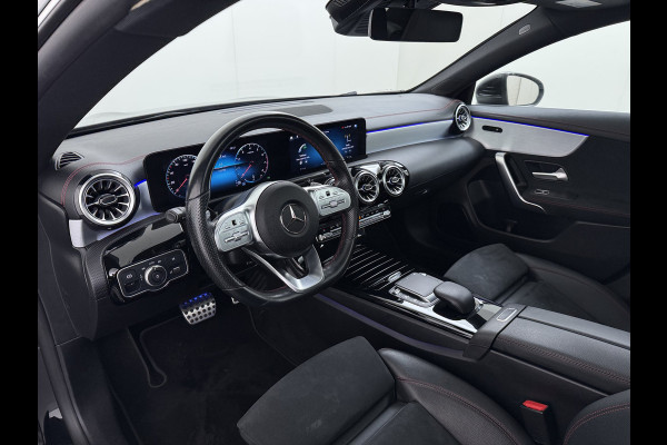 Mercedes-Benz CLA-Klasse AUT-7 AMG Business Solution Pano-dak Camera Widescreen Apple Carplay Android Auto Navi Pdc Cruise Control Stoelverwarming Privacy Glas Lmv Led DAB Licht en zichtpakket Premium pakket Dealeronderhouden 1e Eigenaar Origineel Nederlandse Auto