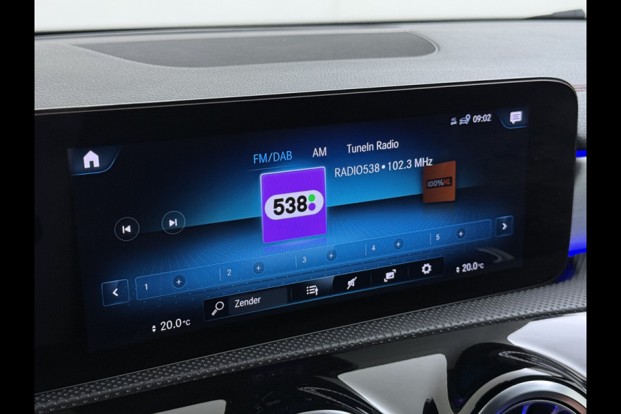 Mercedes-Benz CLA-Klasse AUT-7 AMG Business Solution Pano-dak Camera Widescreen Apple Carplay Android Auto Navi Pdc Cruise Control Stoelverwarming Privacy Glas Lmv Led DAB Licht en zichtpakket Premium pakket Dealeronderhouden 1e Eigenaar Origineel Nederlandse Auto