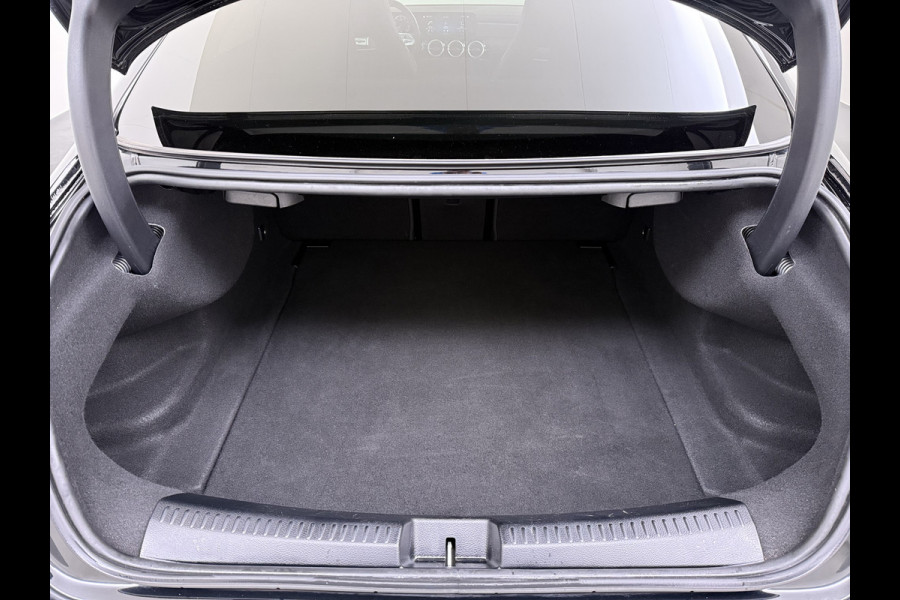 Mercedes-Benz CLA-Klasse AUT-7 AMG Business Solution Pano-dak Camera Widescreen Apple Carplay Android Auto Navi Pdc Cruise Control Stoelverwarming Privacy Glas Lmv Led DAB Licht en zichtpakket Premium pakket Dealeronderhouden 1e Eigenaar Origineel Nederlandse Auto