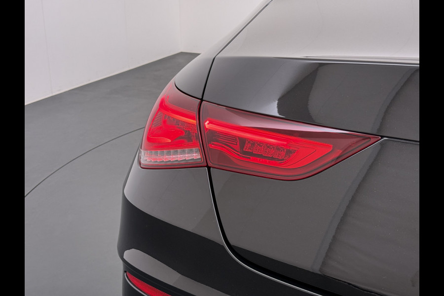 Mercedes-Benz CLA-Klasse AUT-7 AMG Business Solution Pano-dak Camera Widescreen Apple Carplay Android Auto Navi Pdc Cruise Control Stoelverwarming Privacy Glas Lmv Led DAB Licht en zichtpakket Premium pakket Dealeronderhouden 1e Eigenaar Origineel Nederlandse Auto