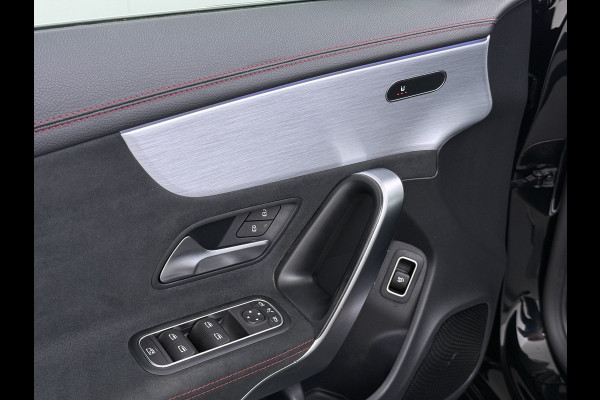 Mercedes-Benz CLA-Klasse AUT-7 AMG Business Solution Pano-dak Camera Widescreen Apple Carplay Android Auto Navi Pdc Cruise Control Stoelverwarming Privacy Glas Lmv Led DAB Licht en zichtpakket Premium pakket Dealeronderhouden 1e Eigenaar Origineel Nederlandse Auto