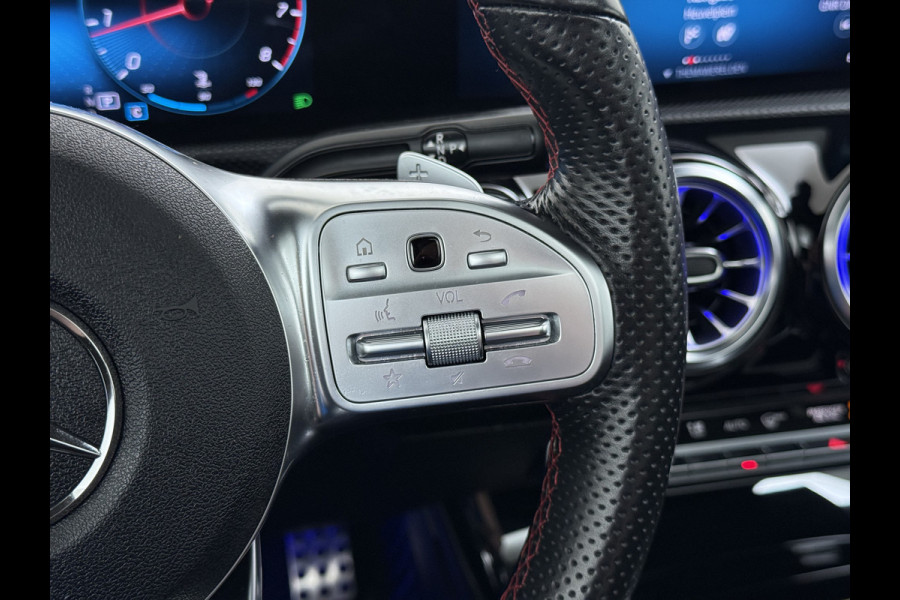 Mercedes-Benz CLA-Klasse AUT-7 AMG Business Solution Pano-dak Camera Widescreen Apple Carplay Android Auto Navi Pdc Cruise Control Stoelverwarming Privacy Glas Lmv Led DAB Licht en zichtpakket Premium pakket Dealeronderhouden 1e Eigenaar Origineel Nederlandse Auto
