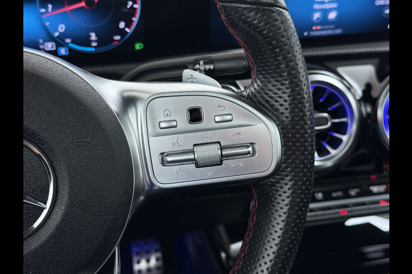 Mercedes-Benz CLA-Klasse AUT-7 AMG Business Solution Pano-dak Camera Widescreen Apple Carplay Android Auto Navi Pdc Cruise Control Stoelverwarming Privacy Glas Lmv Led DAB Licht en zichtpakket Premium pakket Dealeronderhouden 1e Eigenaar Origineel Nederlandse Auto