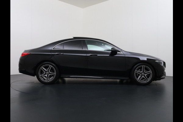 Mercedes-Benz CLA-Klasse AUT-7 AMG Business Solution Pano-dak Camera Widescreen Apple Carplay Android Auto Navi Pdc Cruise Control Stoelverwarming Privacy Glas Lmv Led DAB Licht en zichtpakket Premium pakket Dealeronderhouden 1e Eigenaar Origineel Nederlandse Auto