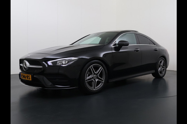 Mercedes-Benz CLA-Klasse AUT-7 AMG Business Solution Pano-dak Camera Widescreen Apple Carplay Android Auto Navi Pdc Cruise Control Stoelverwarming Privacy Glas Lmv Led DAB Licht en zichtpakket Premium pakket Dealeronderhouden 1e Eigenaar Origineel Nederlandse Auto