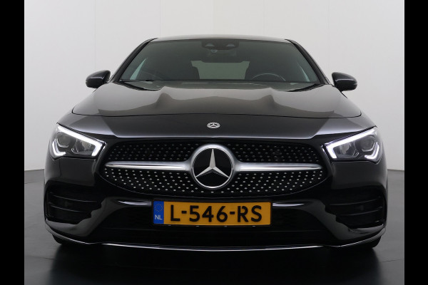 Mercedes-Benz CLA-Klasse AUT-7 AMG Business Solution Pano-dak Camera Widescreen Apple Carplay Android Auto Navi Pdc Cruise Control Stoelverwarming Privacy Glas Lmv Led DAB Licht en zichtpakket Premium pakket Dealeronderhouden 1e Eigenaar Origineel Nederlandse Auto