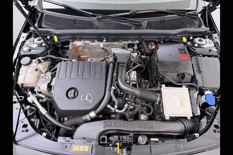 Mercedes-Benz CLA-Klasse AUT-7 AMG Business Solution Pano-dak Camera Widescreen Apple Carplay Android Auto Navi Pdc Cruise Control Stoelverwarming Privacy Glas Lmv Led DAB Licht en zichtpakket Premium pakket Dealeronderhouden 1e Eigenaar Origineel Nederlandse Auto