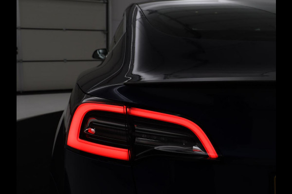 Tesla Model 3 Performance AWD 75 kWh | Traffic-Aware Cruise control | Leder | Lichtmetaal 20'' | Achterbank verwarming | Park assist | Climate control