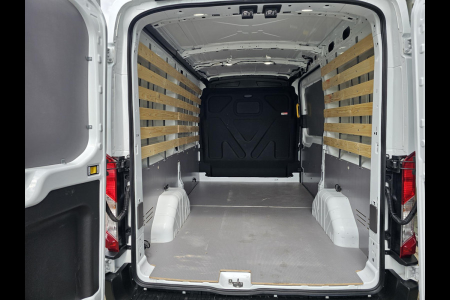 Ford Transit 310 2.0 TDCI L2H2 Trend Achteruitrijcamera | Betimmerde Laadruimte | Trekhaak | Airco | Navigatie | Adaptieve Cruise Control | Stoelverwarming etc.