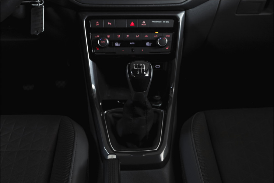 Volkswagen T-Cross 1.0 TSI 116 PK Style | Beats | Dig. Cockpit | Adapt. Cruise | Stoelverw. | PDC | Camera | NAV + App. Connect | ECC | Trekhaak | LM 17" |
